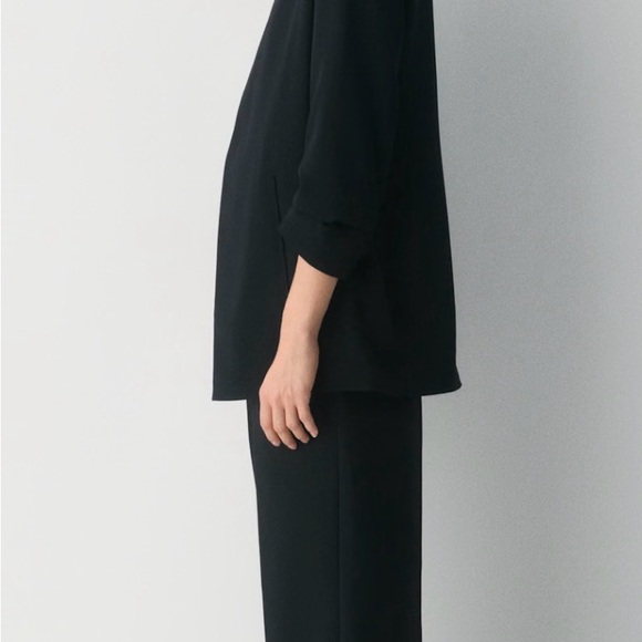 Aritzia Babaton Power Blazer Crepette Size 2 Like New - Picture 2 of 4